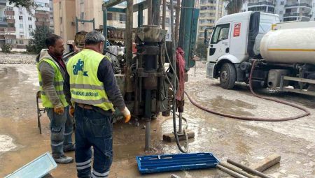 Adana’da yıkılan 11 binanın yerinden örnekler alınıyor