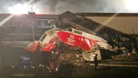 Yunanistan’da tren kazası: 16 meyyit, 85 yaralı
