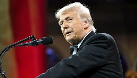 Donald Trump: Ek gümrük vergisi uyguladığım ülkeler popomu öpüyor