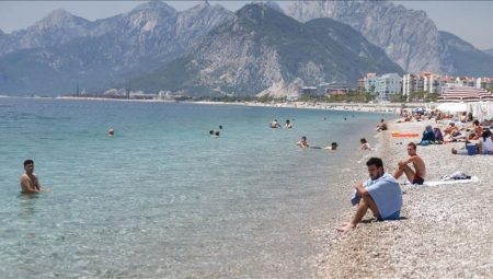 Seyahate çıkanlar en çok arkadaş ve akraba konutunda kaldı