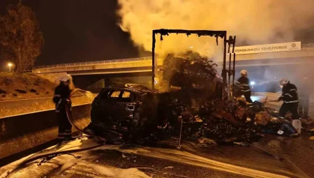 Adana’da vahim kaza: Cip alev aldı, şoför ve yolcu son anda kurtuldu