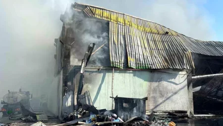 Adana’da Geri Dönüşüm Fabrikasında Yangın Denetim Altına Alındı