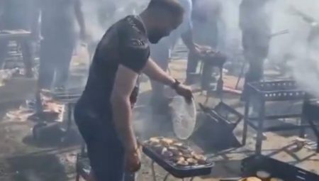 Almanya’da göçmenlerin kurban sonrası barbekü keyfi