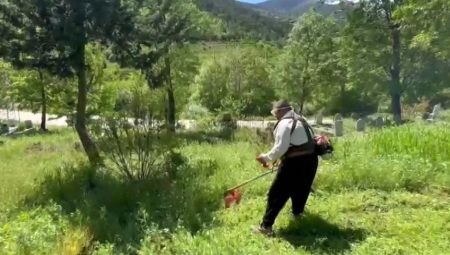 Vatandaşın istekli mezarlık paklığı takdir topladı