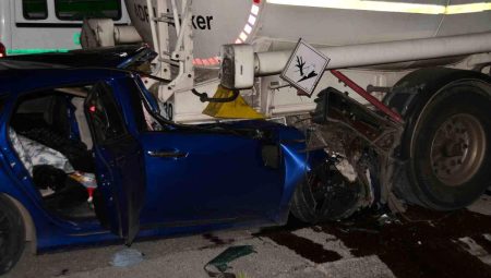 Adana’da araba tıra çarptı: 1 meyyit, 2 yaralı