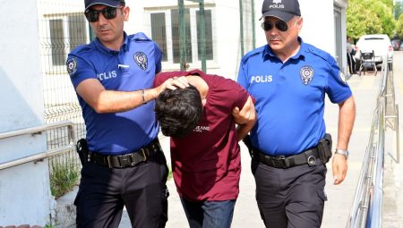 Dolmuşla duvara çarpan sürücü, gece sevgilisiyle tartıştığı için uykusuz kalmış