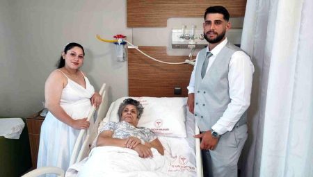Gelin ve damattan anneyi ağlatan ziyaret