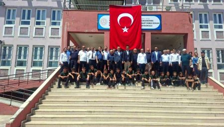 Kozan’da şehit ve gazilere vefa kütüphanesi açıldı