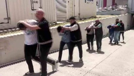 Uyuşturucu ve silahlarla yakalandılar: 4 kişi tutuklandı